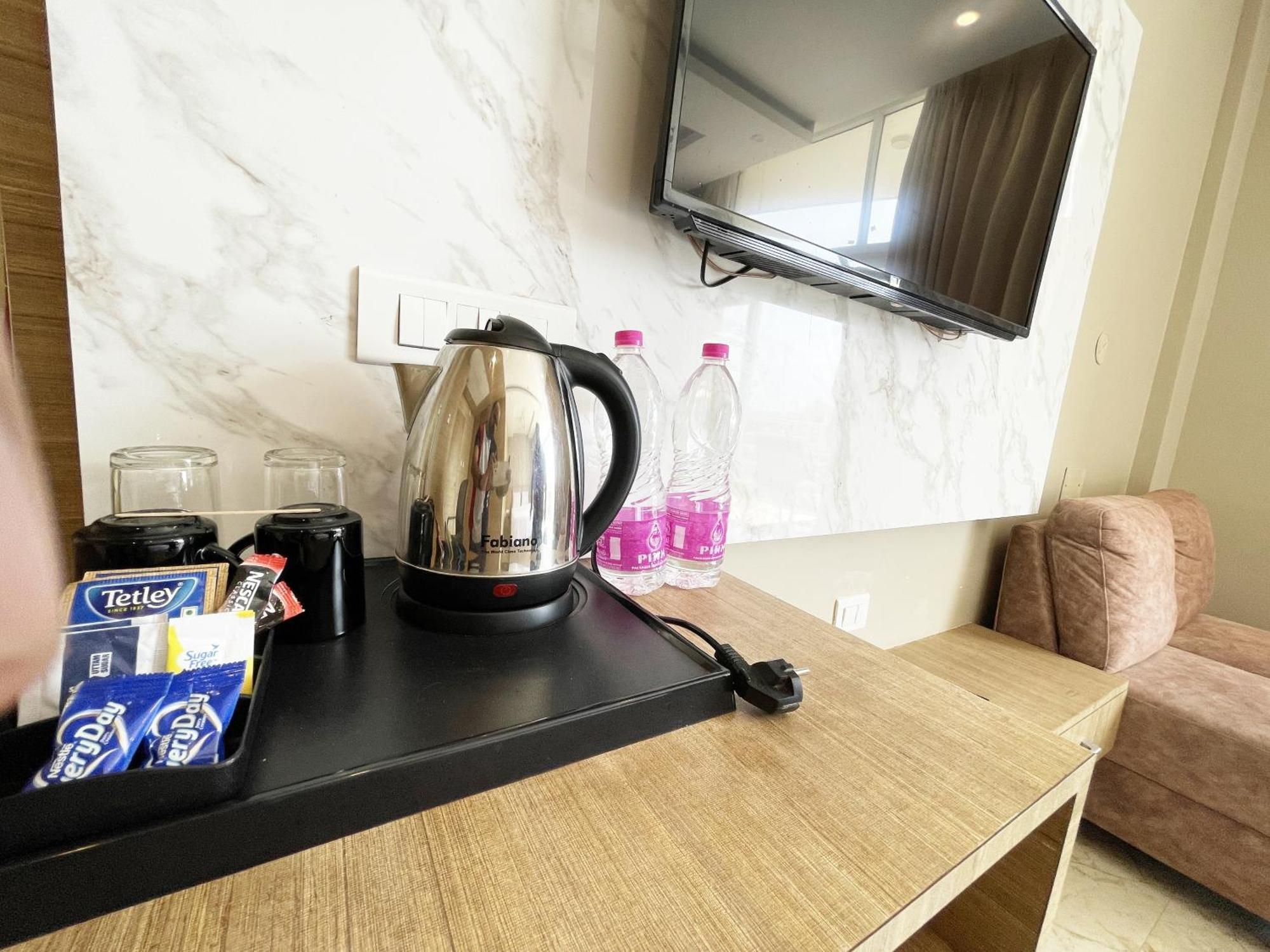 Hotel Tbs In Пури Екстериор снимка
