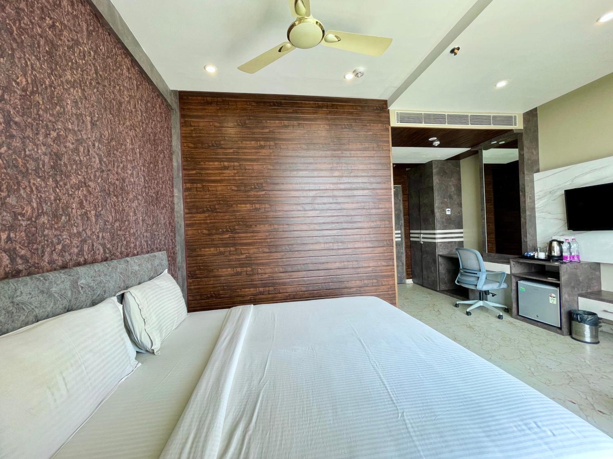 Hotel Tbs In Пури Екстериор снимка