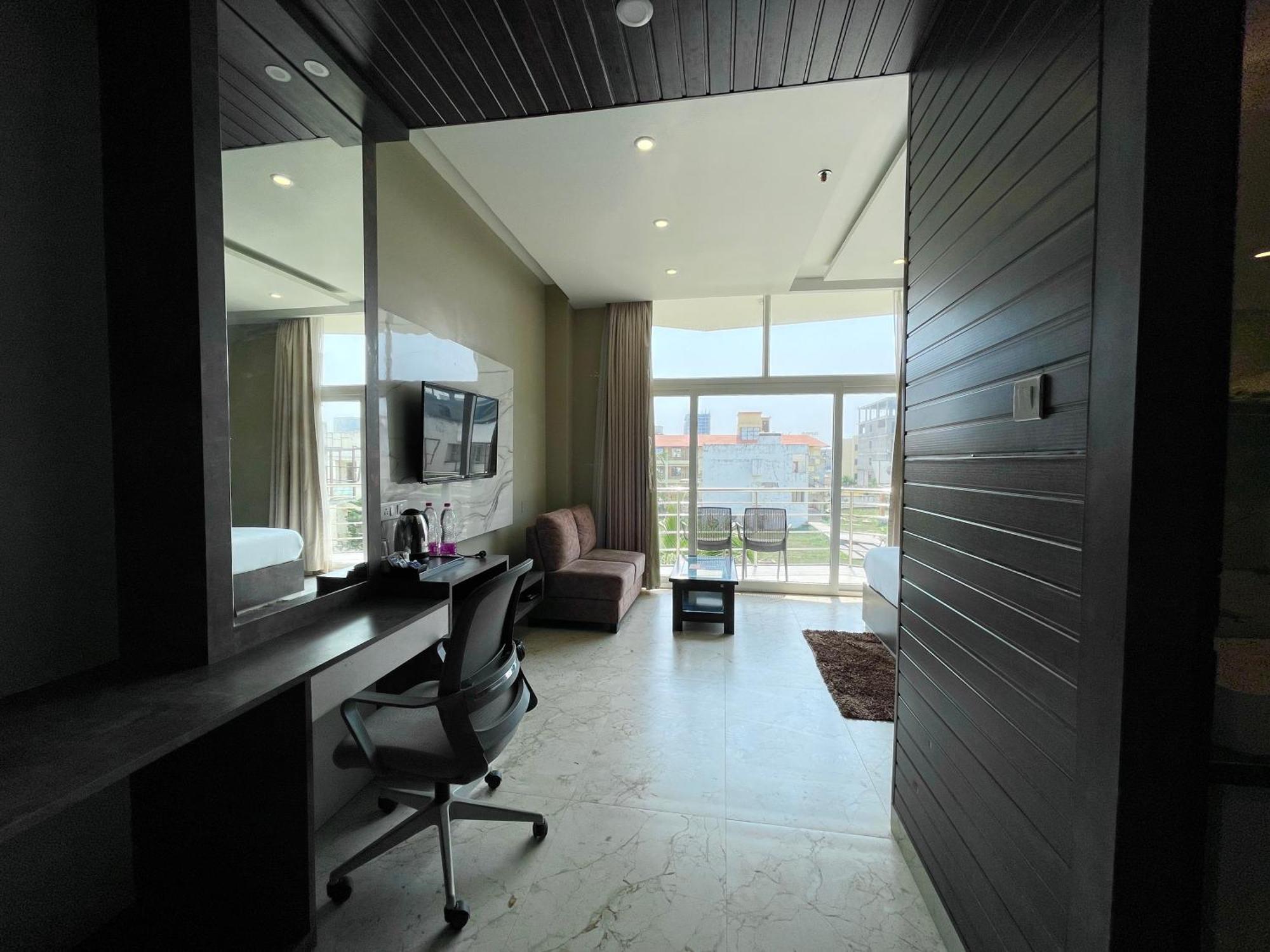 Hotel Tbs In Пури Екстериор снимка