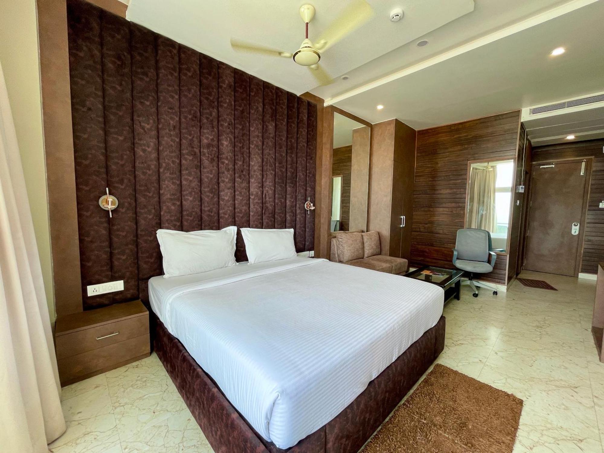 Hotel Tbs In Пури Екстериор снимка