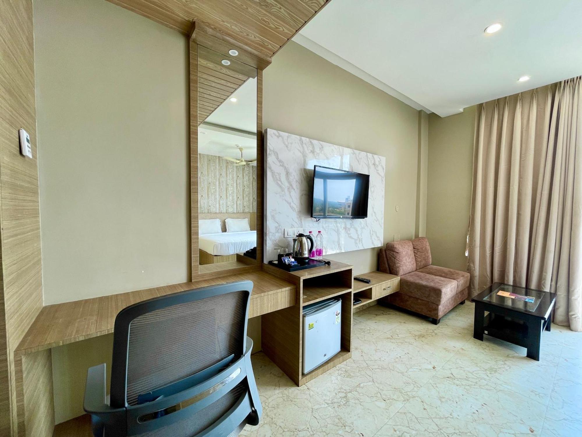 Hotel Tbs In Пури Екстериор снимка