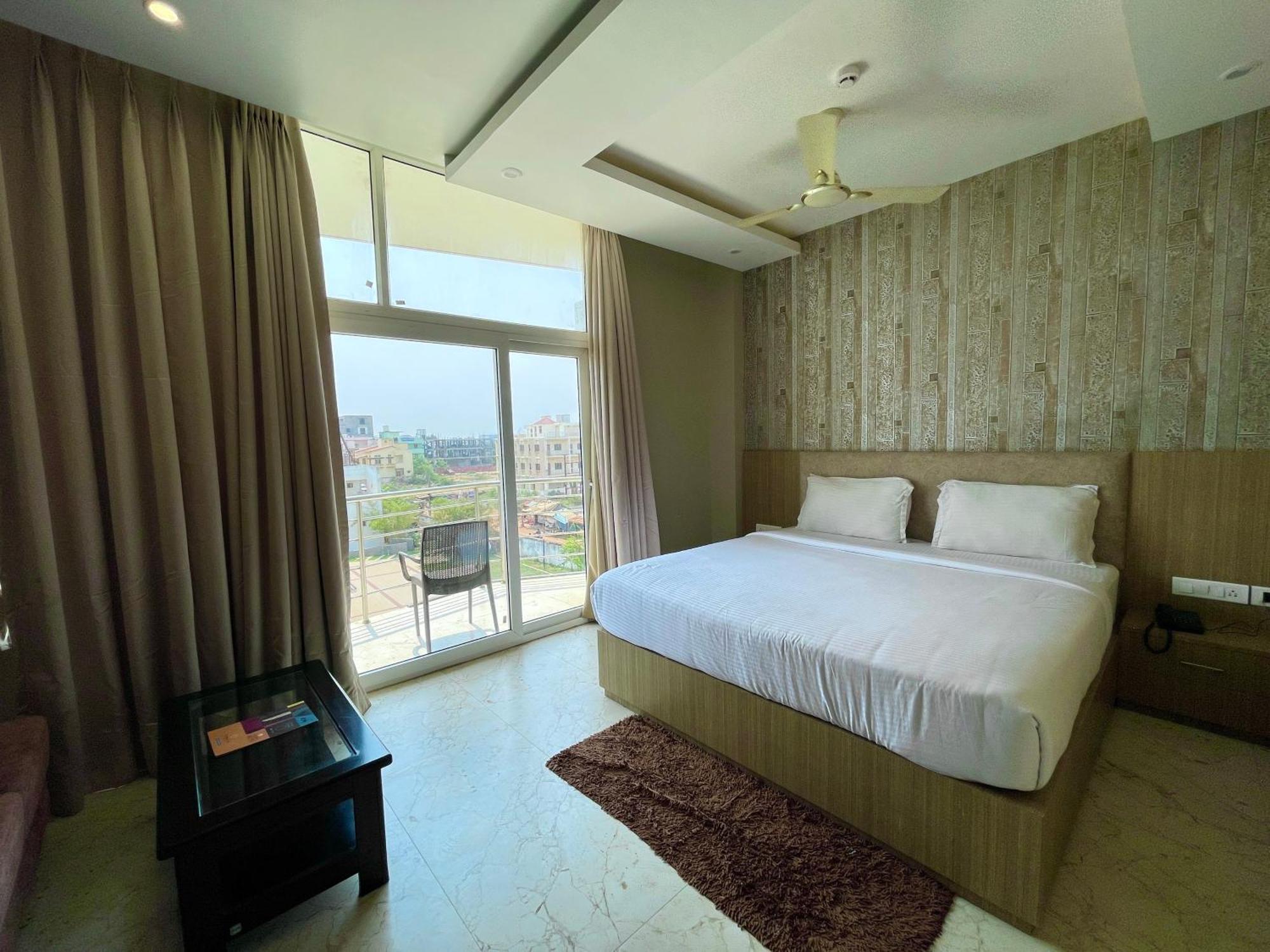 Hotel Tbs In Пури Екстериор снимка