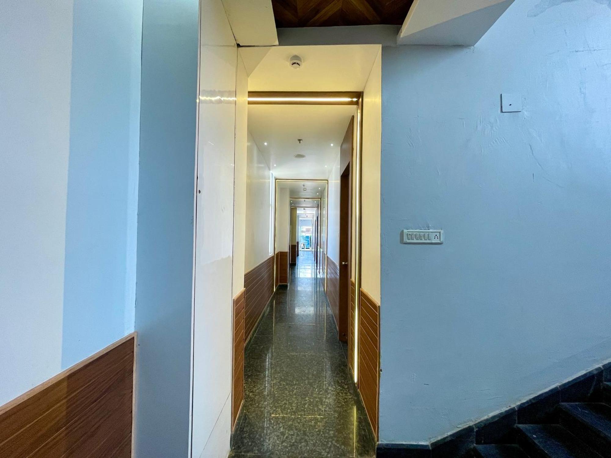 Hotel Tbs In Пури Екстериор снимка
