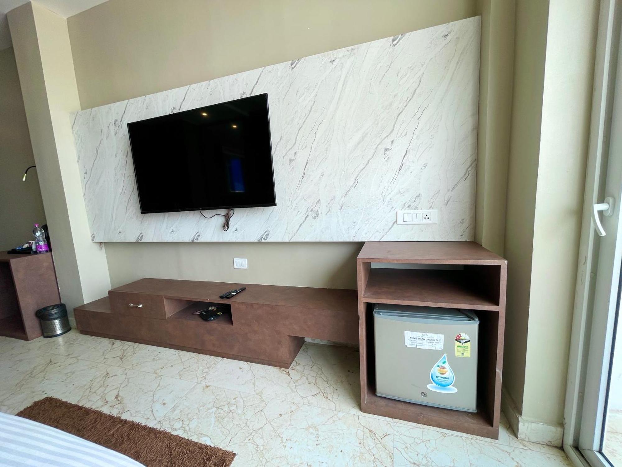 Hotel Tbs In Пури Екстериор снимка