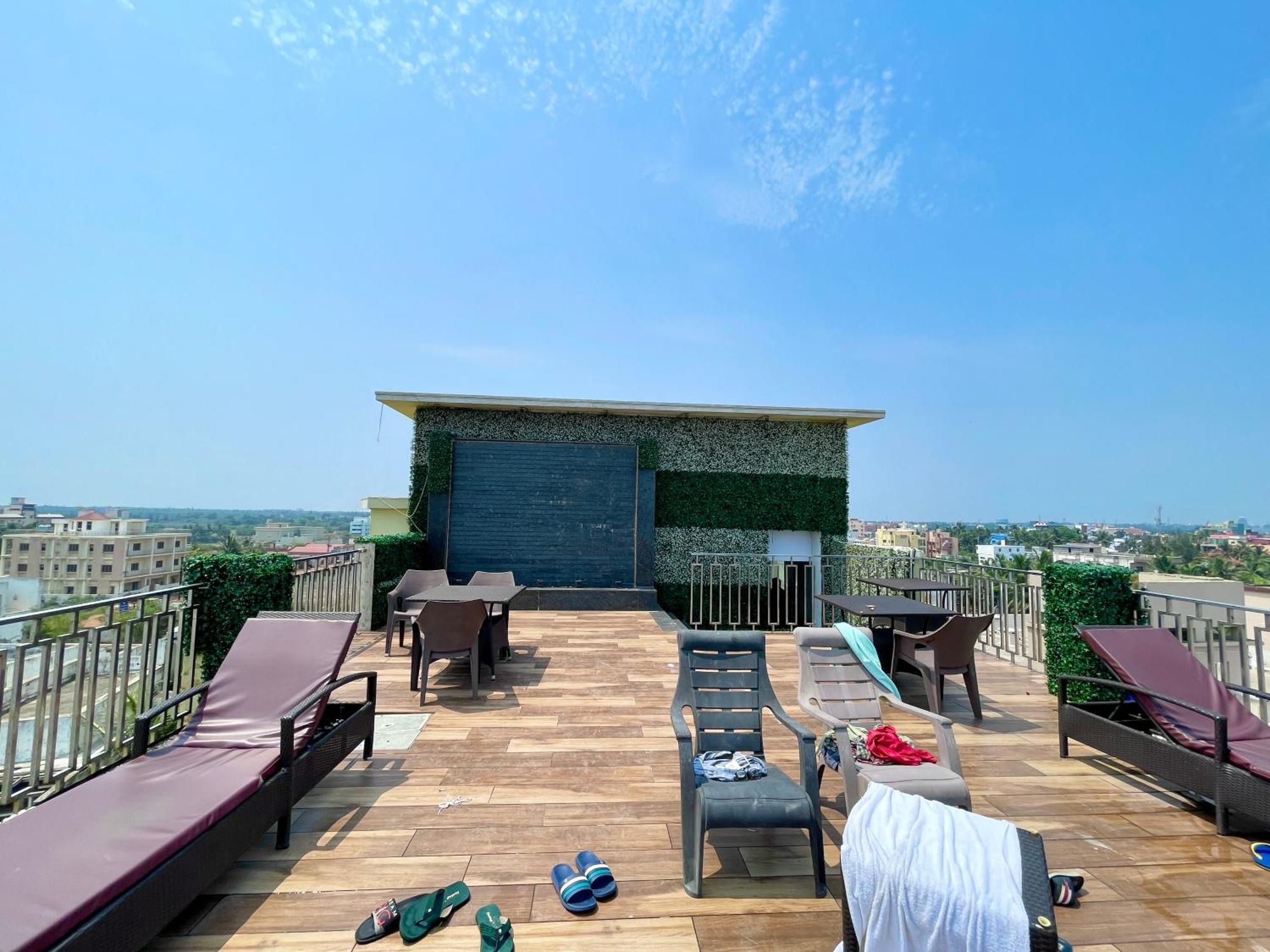 Hotel Tbs In Пури Екстериор снимка