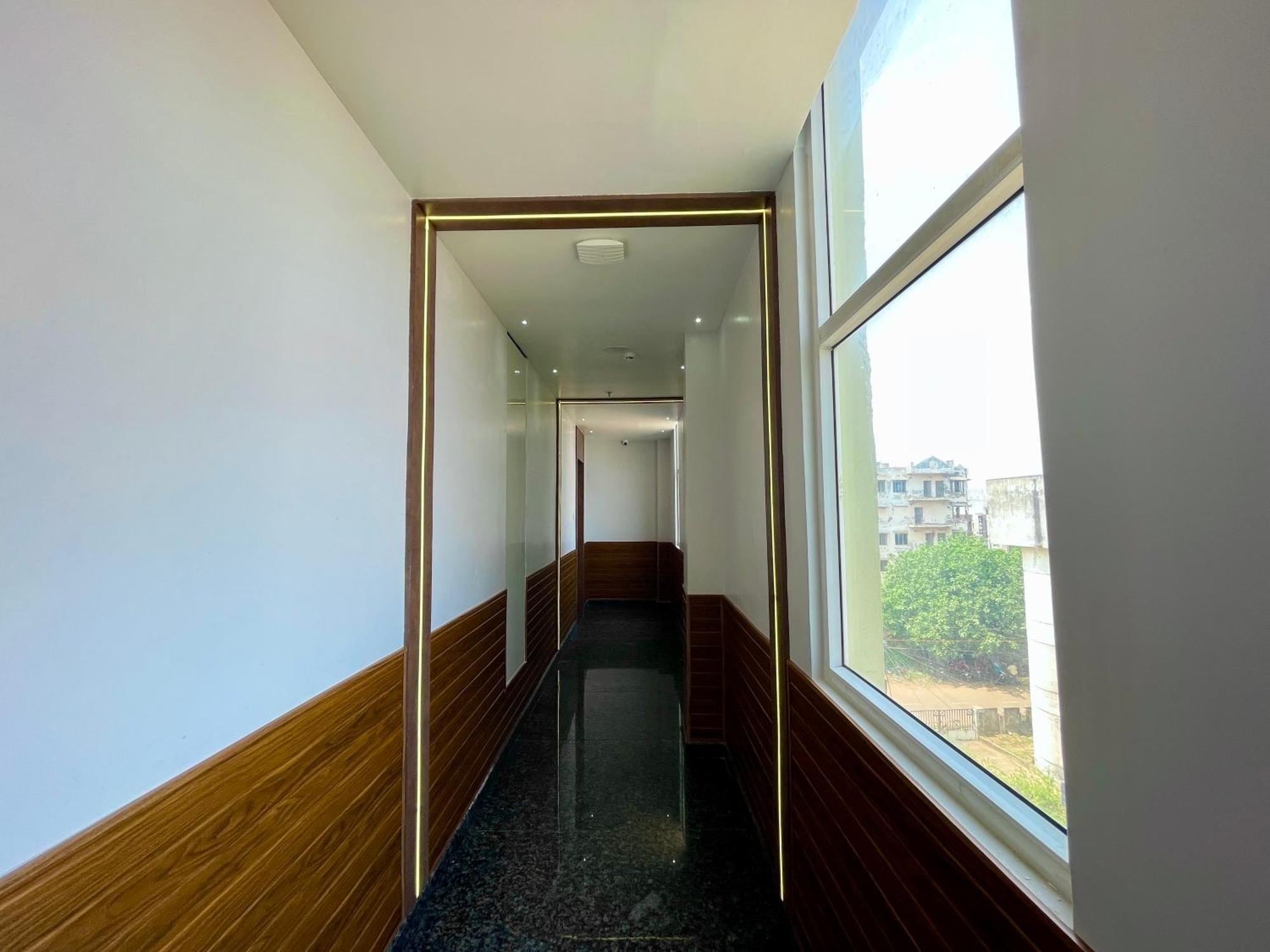Hotel Tbs In Пури Екстериор снимка